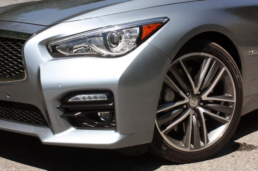  Infiniti Q50 2014 года  (фото 38 из 52)